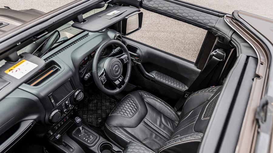 Интерьер Jeep Wrangler Unlimited Night Eagle by Project Kahn 2018 года  (фото 7 из 11)
